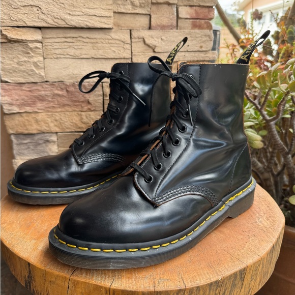 Dr. Martens 1460 Made In England (Heritage Fit) - Picture 2 of 10